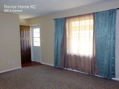 200 S Central St - Photo 3 of 18