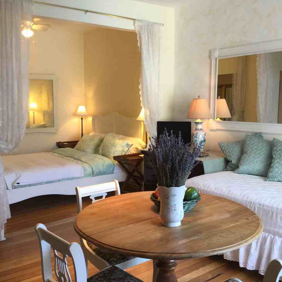 1029 Rue Gilford - Photo 3 of 8