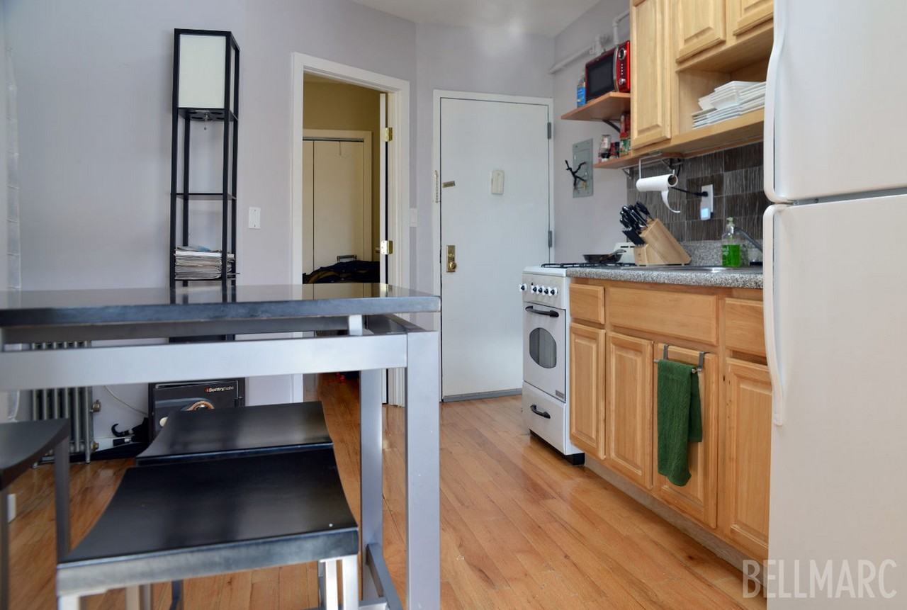 Bedford Ave & N 6th St - Photo 3 of 5