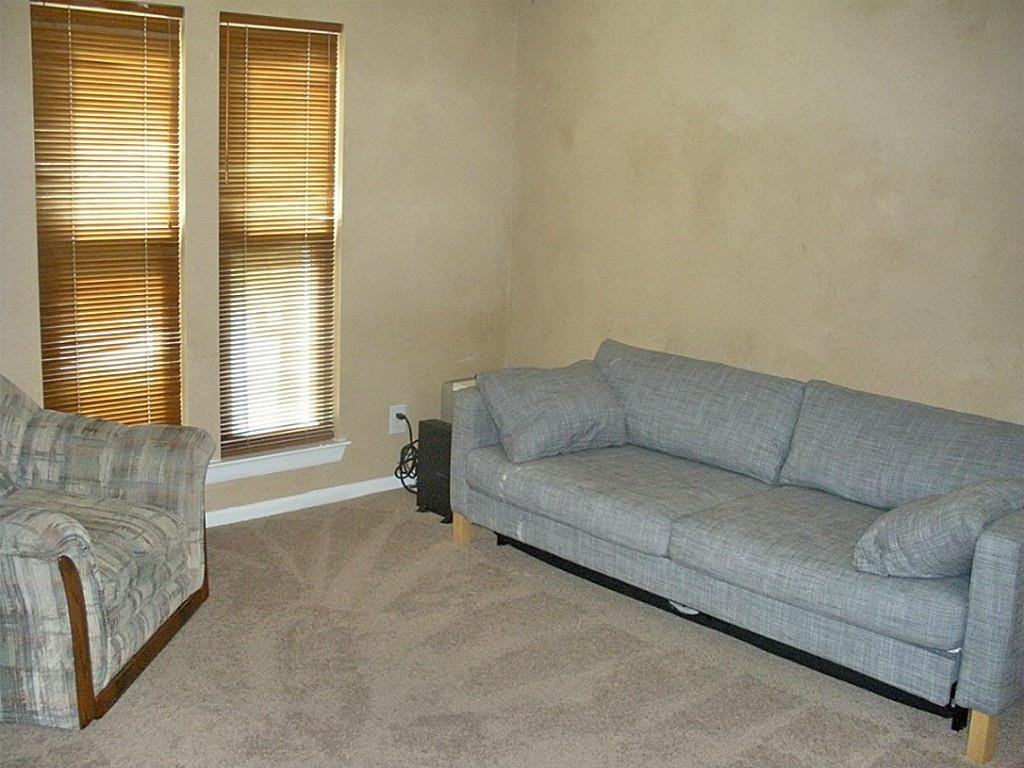 711 Regency Ct - Photo 2 of 13