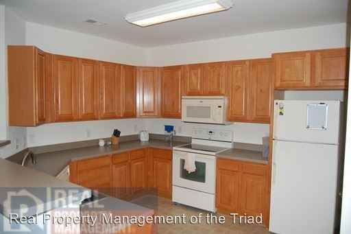 100 Lennox Dr #3D - Photo 2 of 10