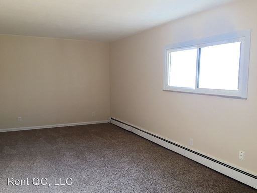 306 3rd St W - Photo 3 of 4