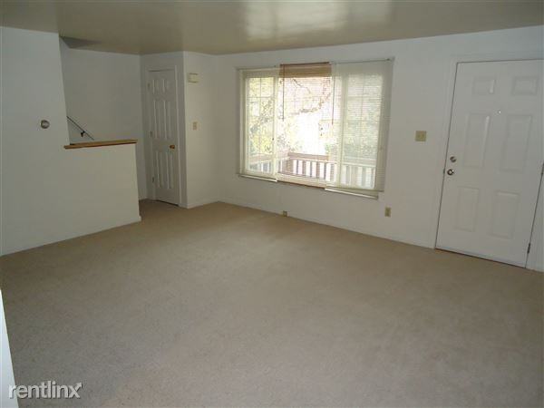 924 Sleepy Hollow Rd - Photo 2 of 10