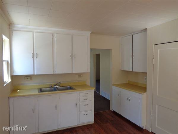 3016 6th St - Photo 2 of 13