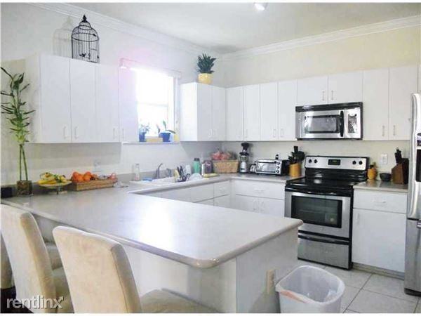 5250 SW 132nd Way - Photo 2 of 10