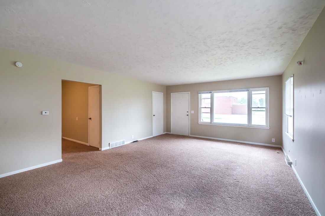 1505 113th Ave - Photo 2 of 9