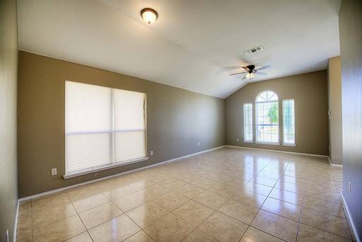 10629 Braewood Dr - Photo 3 of 8