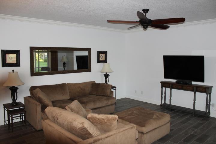 2903 Fairway Drive N 2903 - Photo 3 of 5