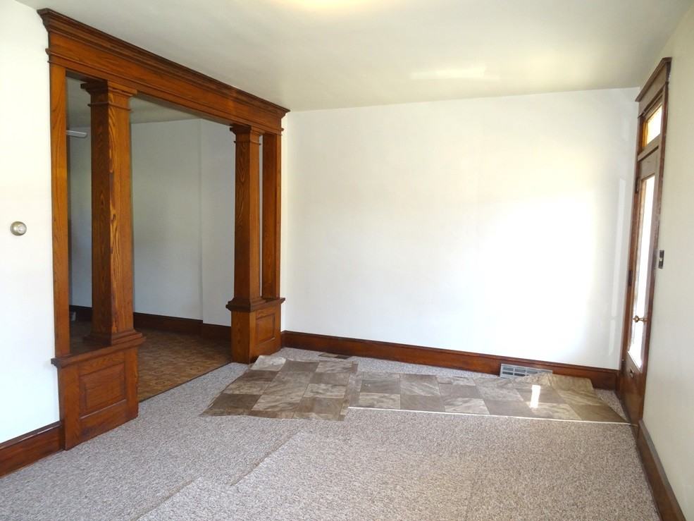 208 Terrace Ave - Photo 2 of 16