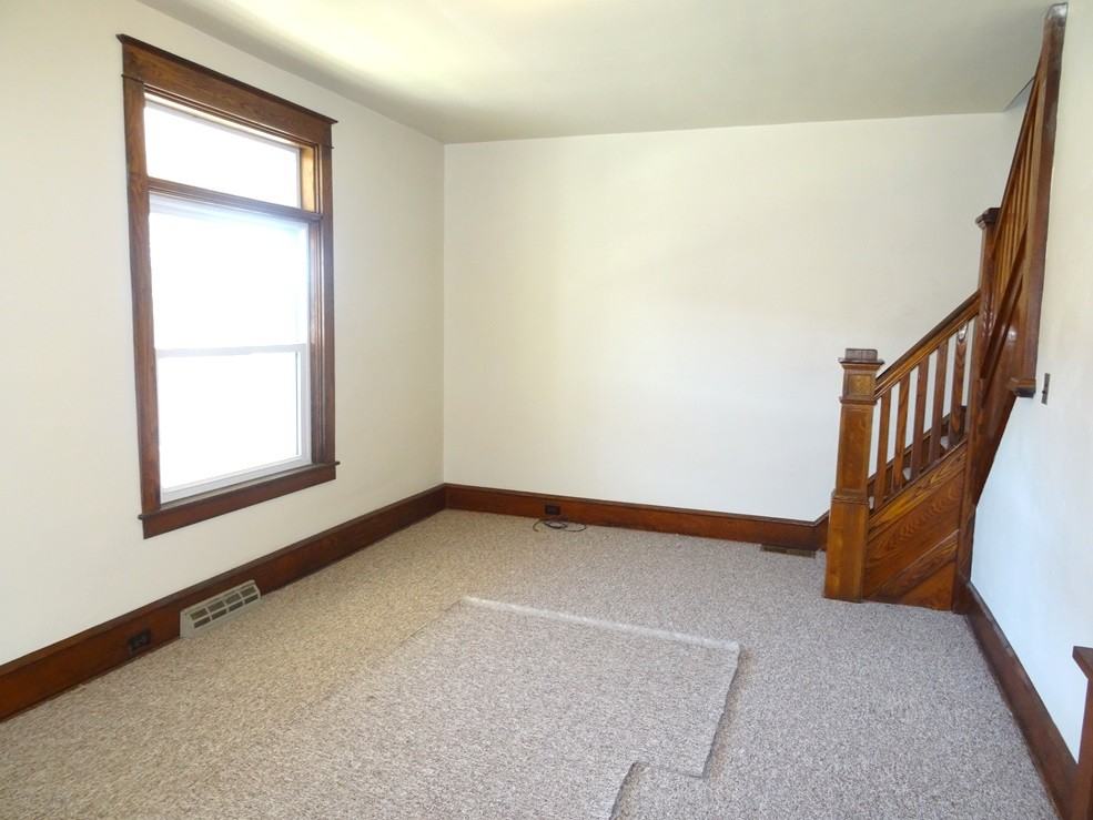 208 Terrace Ave - Photo 3 of 16