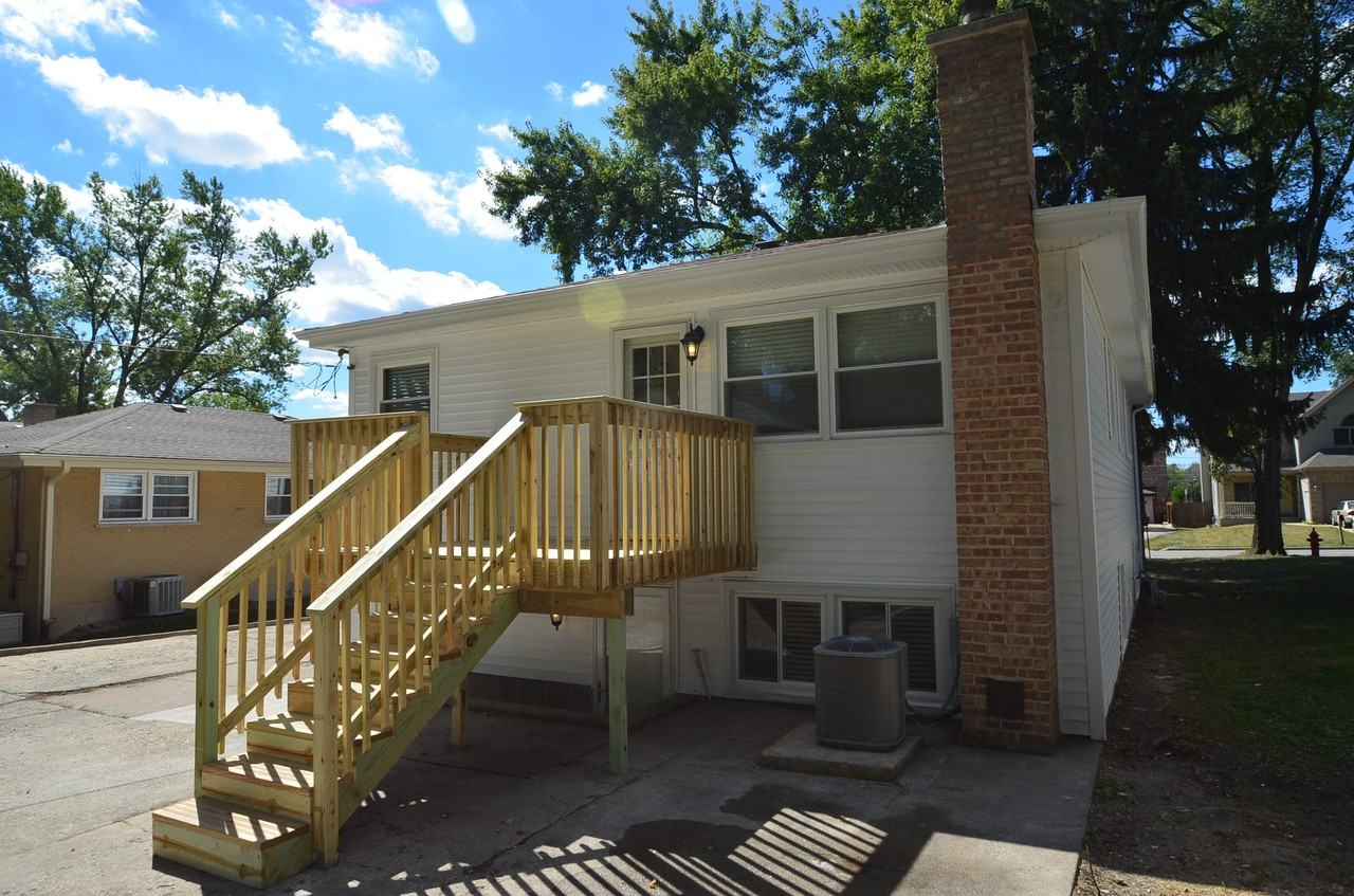 341 Walnut Ave - Photo 2 of 8