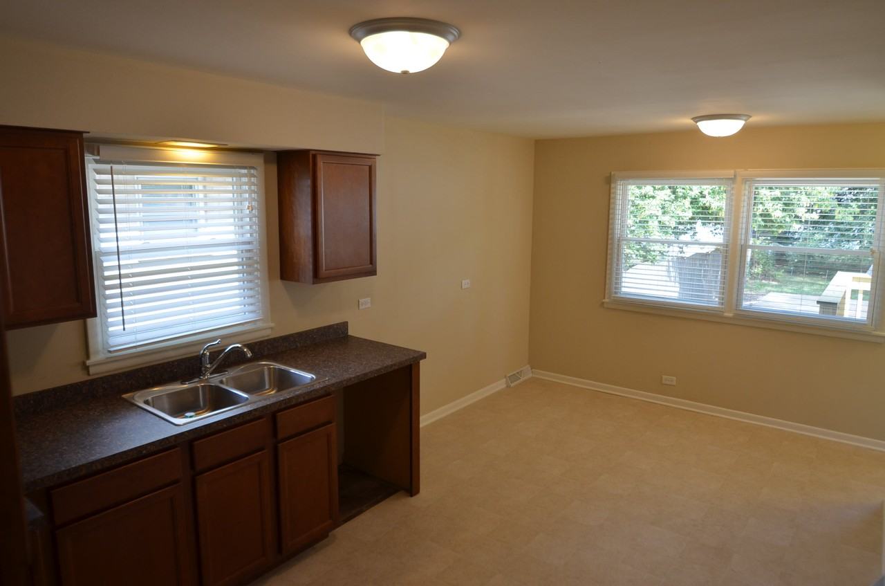 341 Walnut Ave - Photo 3 of 8