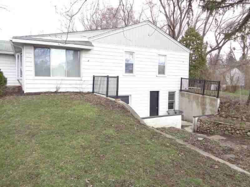 37047 N Bernice Dr - Photo 2 of 13