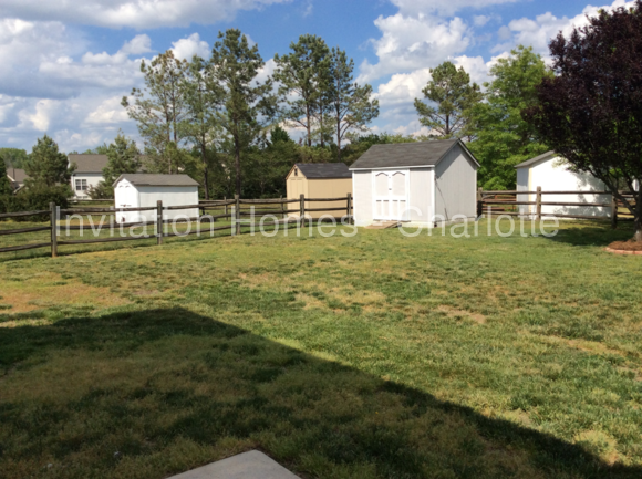 6030 Ironwood Ct - Photo 2 of 7