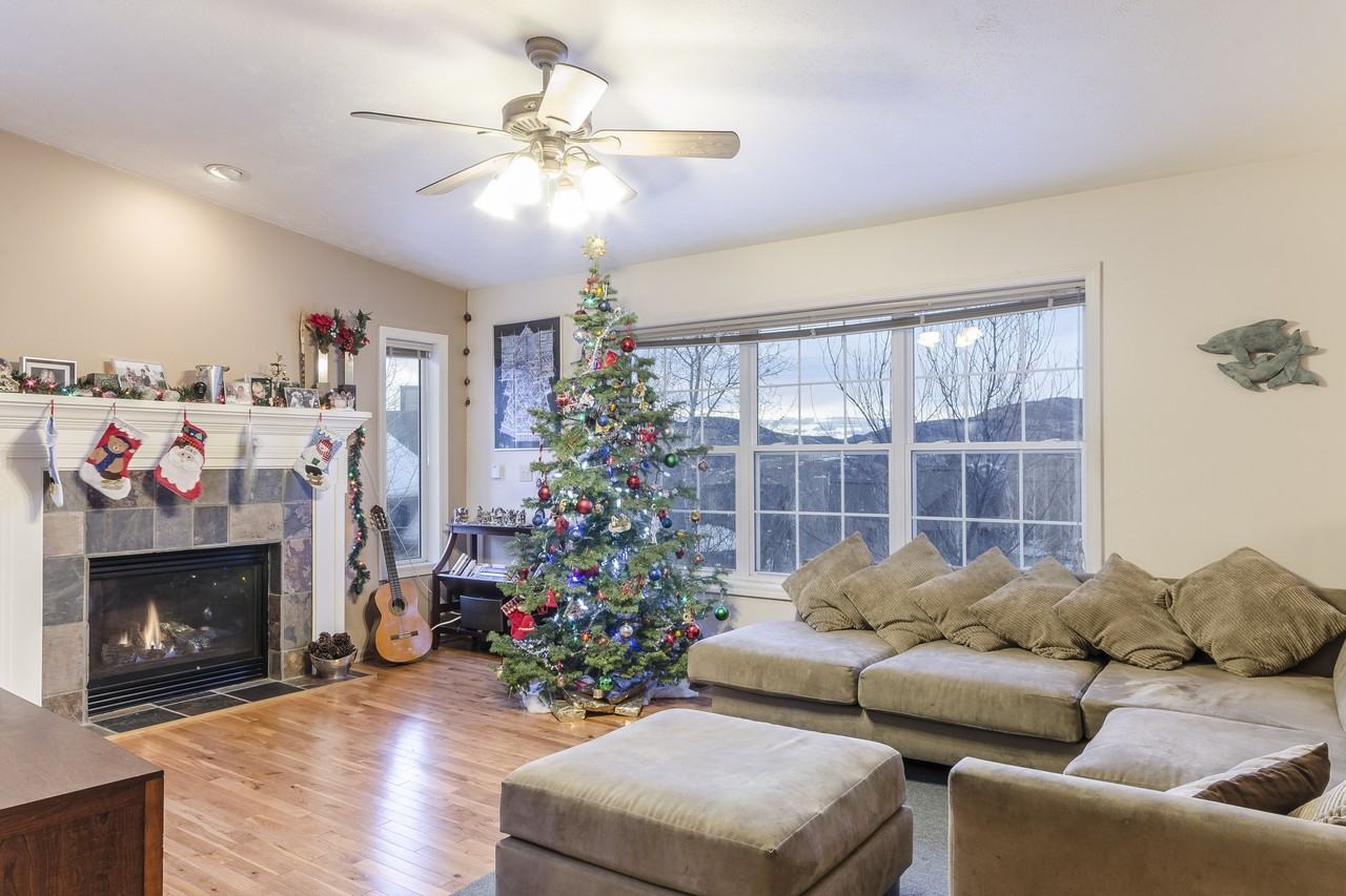 339 Apple Dr - Photo 2 of 11