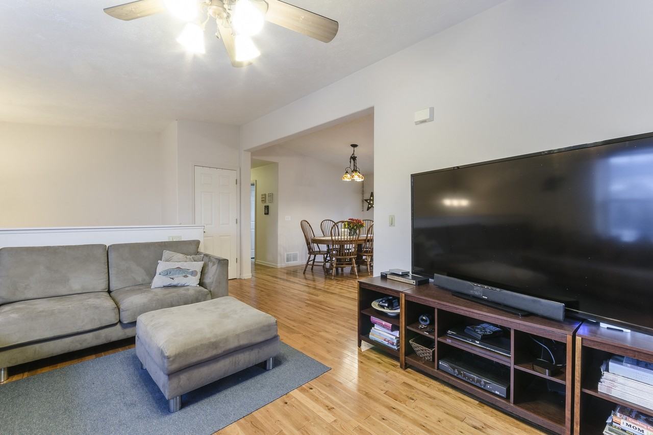 339 Apple Dr - Photo 3 of 11