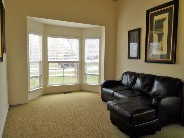 571 Suncrest Dr - Photo 2 of 21