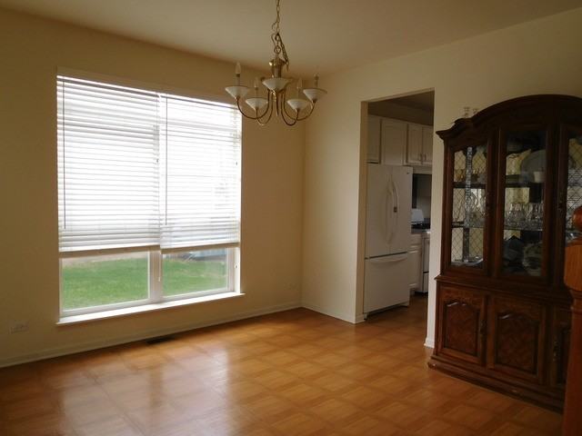 571 Suncrest Dr - Photo 3 of 21