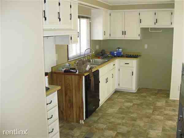 411 Cherokee Bend Dr - Photo 2 of 9