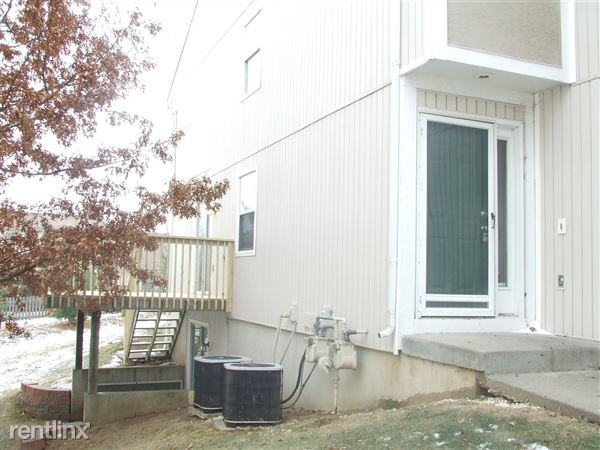 1009D NE Whispering Winds Cir - Photo 2 of 11