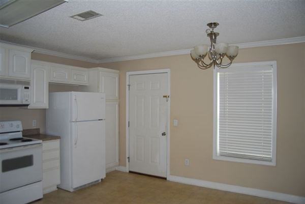 19130 Crestwick St - Photo 2 of 2