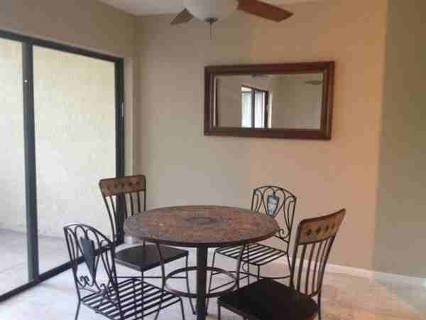 10 E Lexington Lane C - Photo 3 of 6