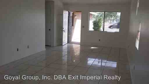 366 Aurora Dr - Photo 2 of 17