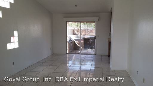 366 Aurora Dr - Photo 3 of 17