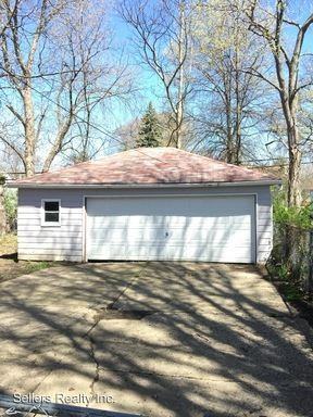 19219 Harvard Ave - Photo 2 of 11