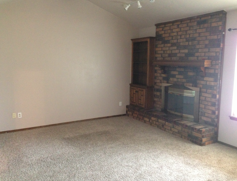 100 Corona Dr - Photo 3 of 9