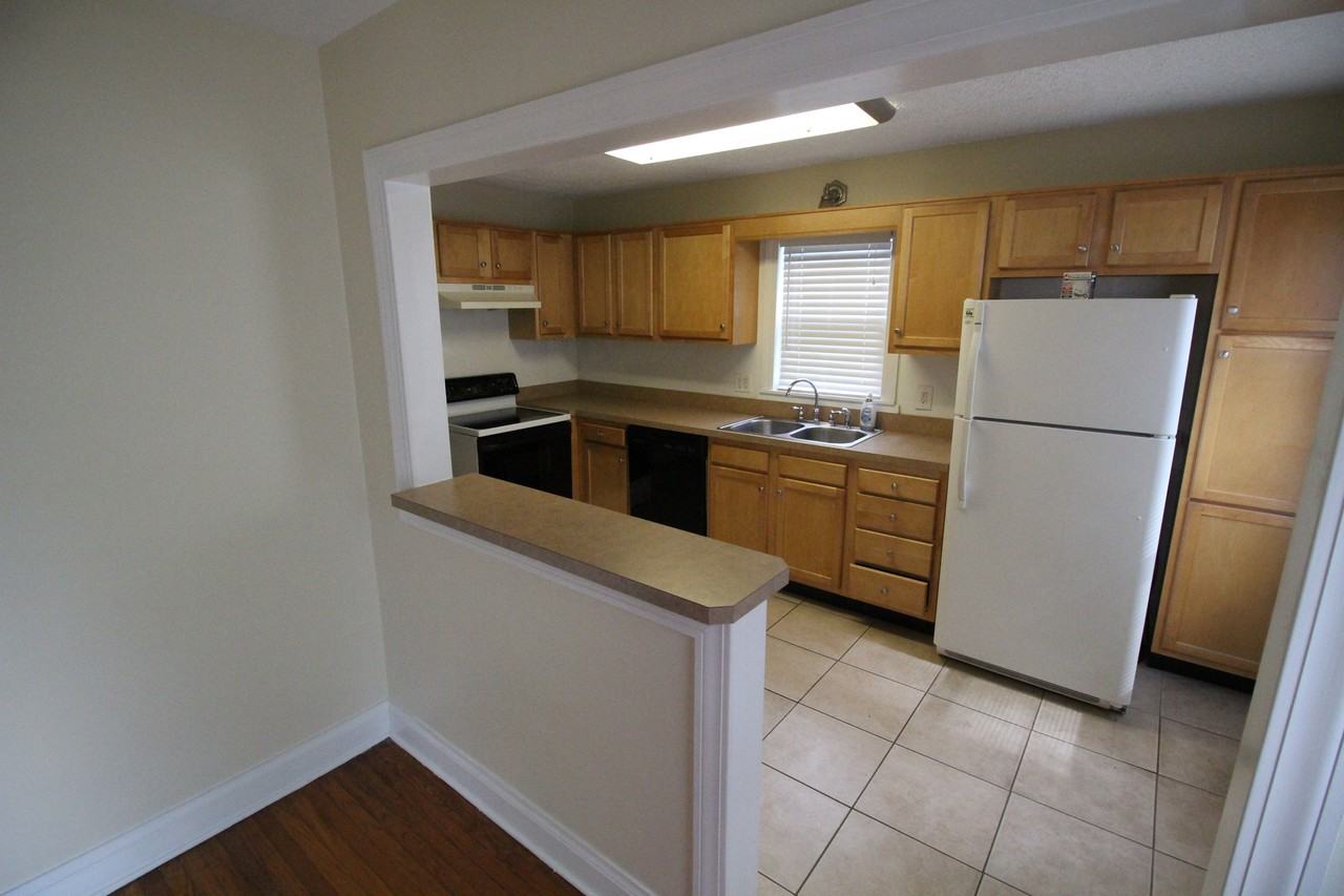 4239 Curtis Ave - Photo 3 of 16