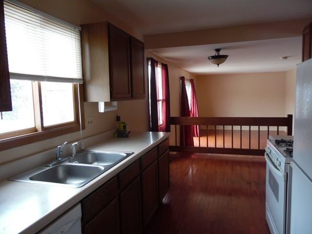 707 Regent Dr - Photo 3 of 22