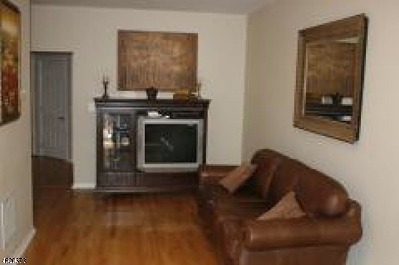 3 Old Orchard Ct - Photo 3 of 8