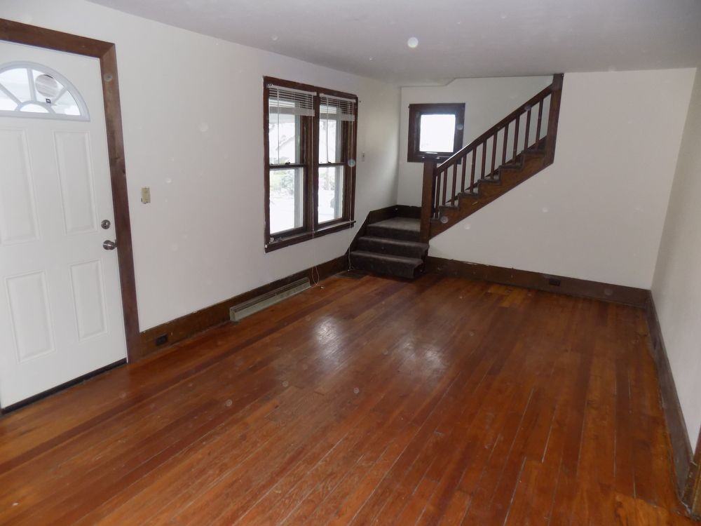 475 Percy St - Photo 2 of 12