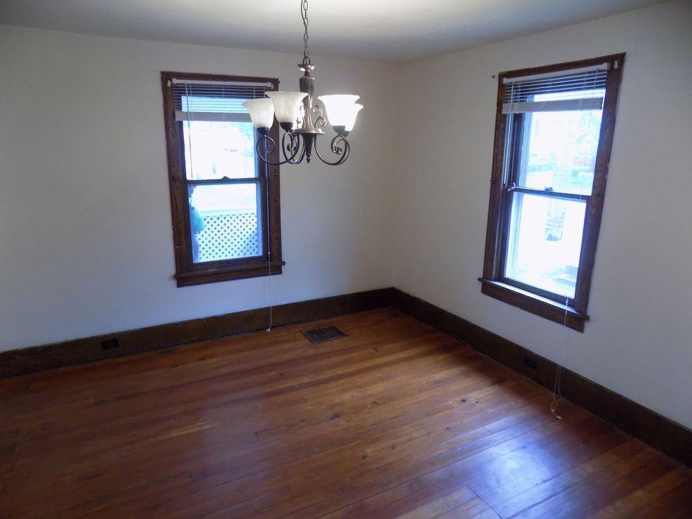 475 Percy St - Photo 3 of 12