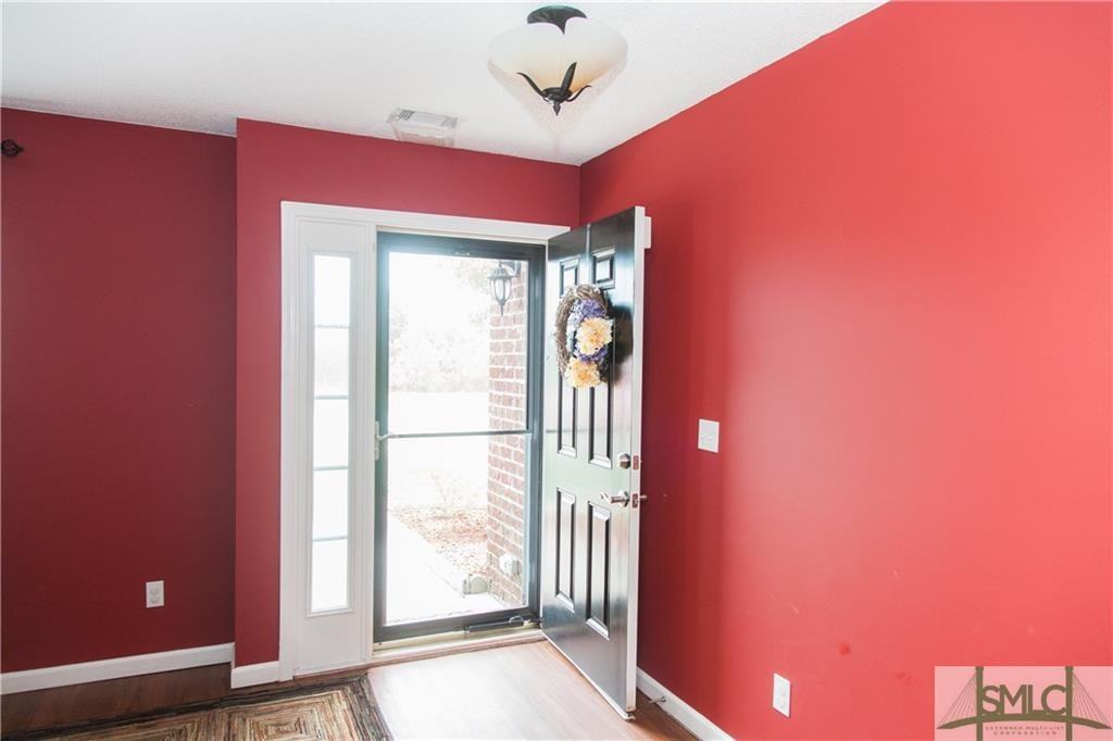 390 Creekside Cir - Photo 2 of 23