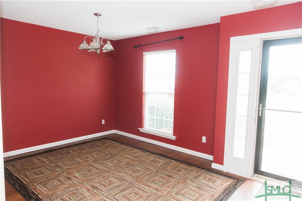 390 Creekside Cir - Photo 3 of 23