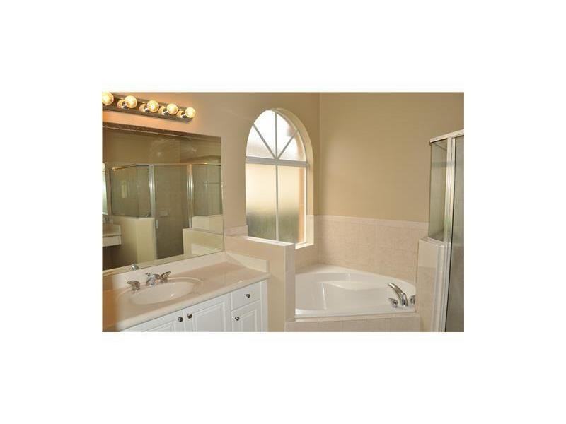 15527 SW 16th St - Photo 3 of 4