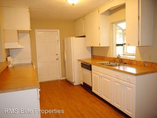 600 26th Ave N - Photo 3 of 12