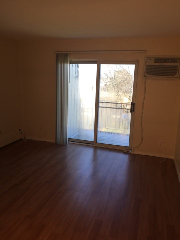 920 Jonathan Ct - Photo 3 of 9