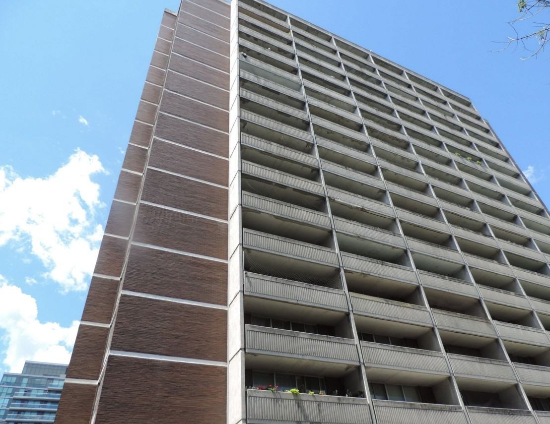 200 Roehampton Ave
