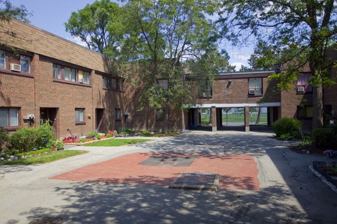 282 Silverstone Dr #106