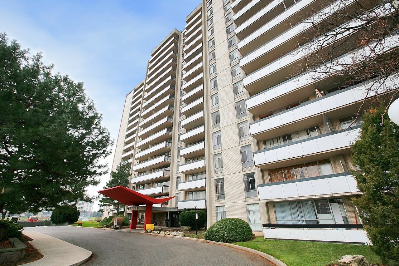 110 Parkway Forest Dr, Toronto, ON M2J 1L7 3 Bedroom Apartment for