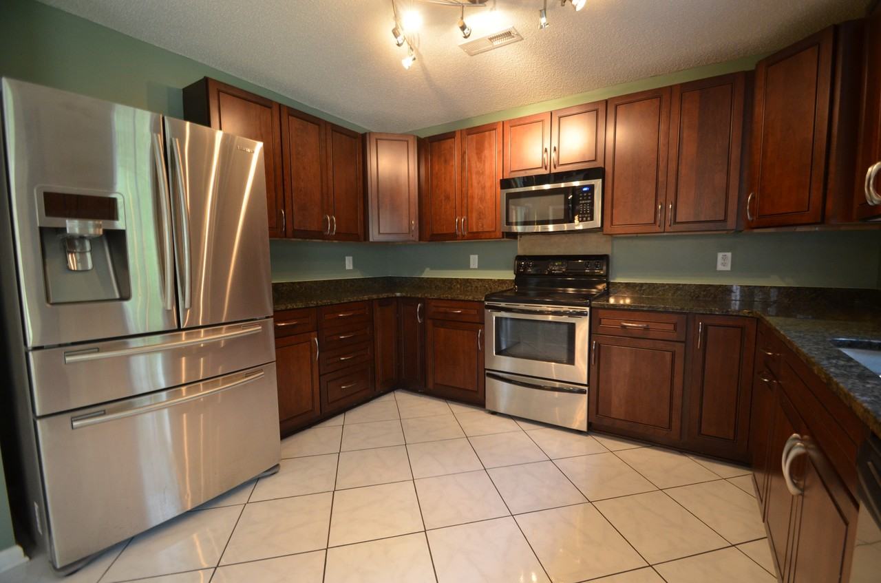 121 Waterbrook Dr - Photo 3 of 12