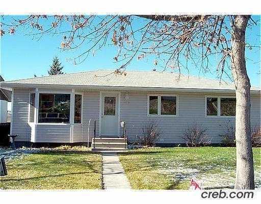 1419 16 St NE - Photo 3 of 11