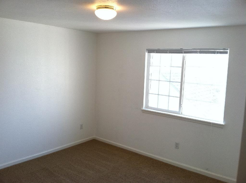 2116 Sunridge Cir - Photo 2 of 16