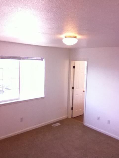 2116 Sunridge Cir - Photo 3 of 16