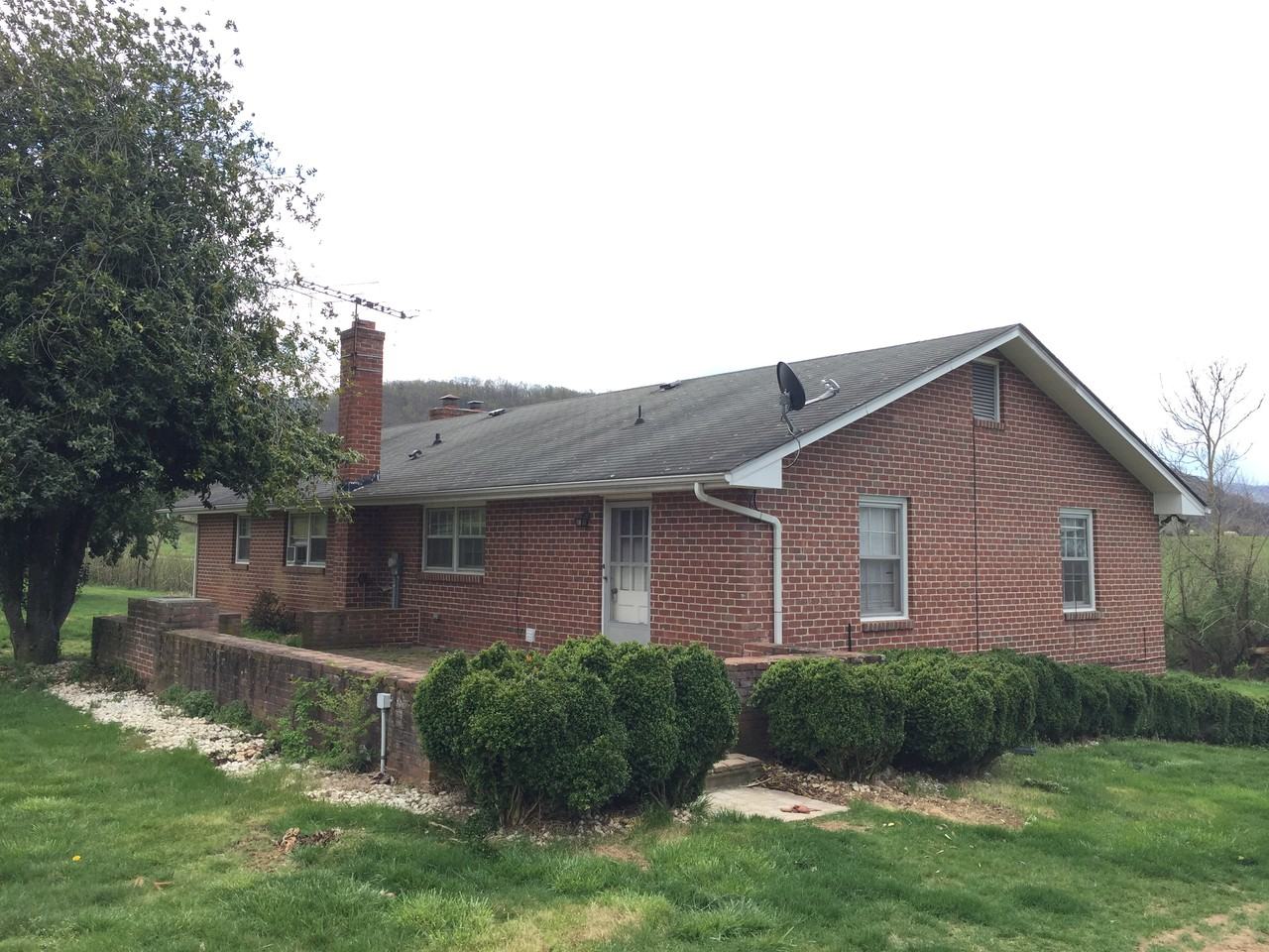 4660 Barnett Rd - Photo 2 of 3