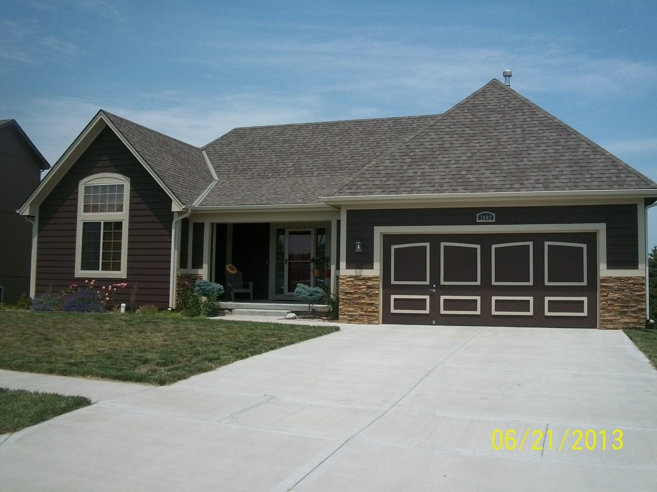 2602 Brooke Bend - Photo 2 of 14