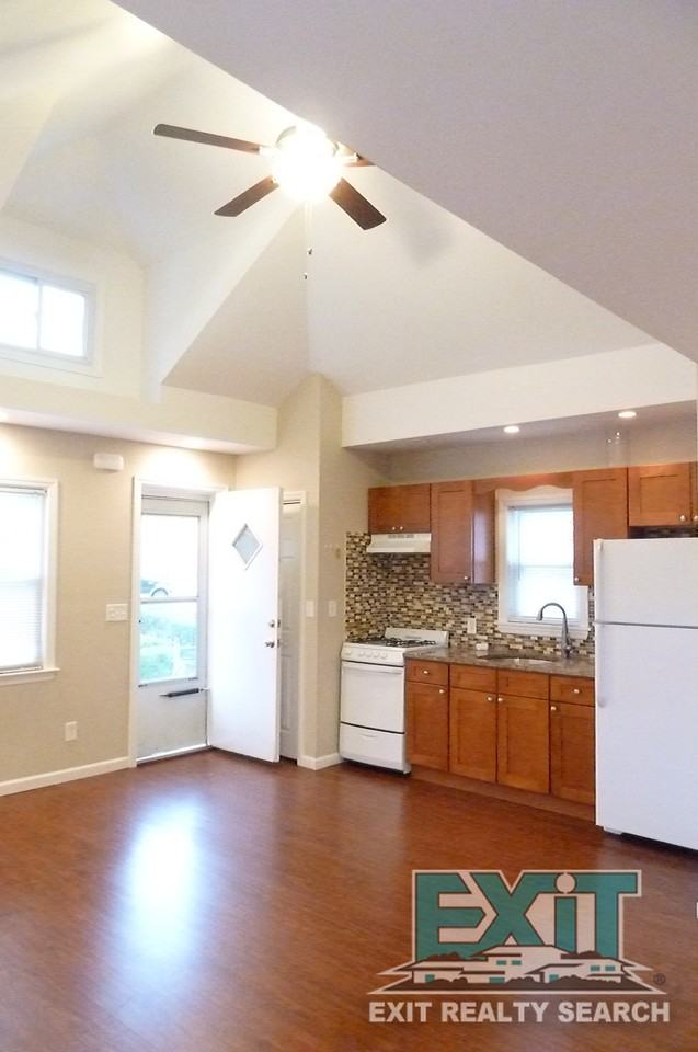 1528 Kennellworth Place - Photo 3 of 9
